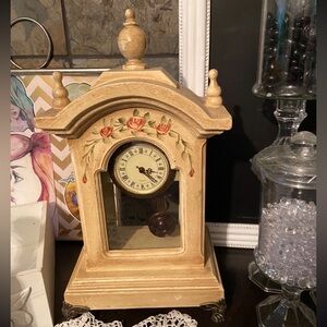 Vintage Floral table / Nantel pendulum clock